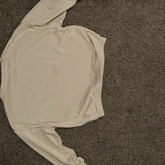 Too big for me I’m a medium and it fit like an oversized large - Picture 3 of 3